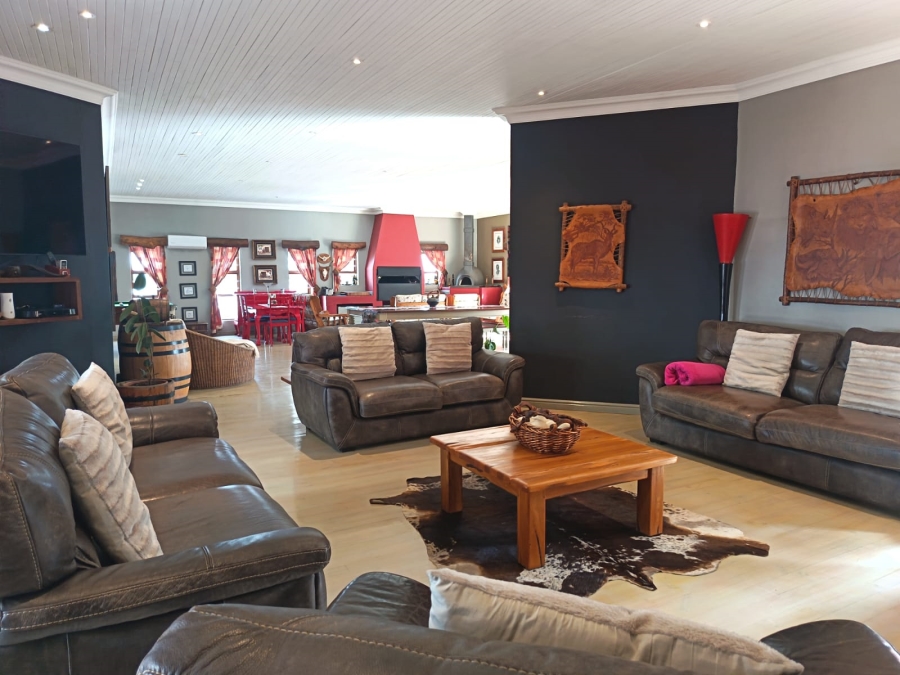 To Let 7 Bedroom Property for Rent in Humansdorp Eastern Cape
